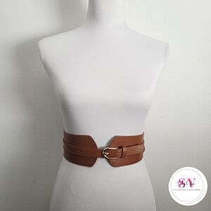 Stretchy brown belt with gold hardware